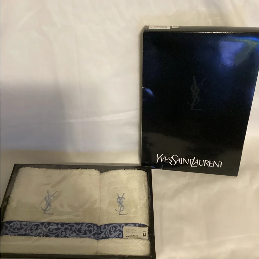 Yves Saint Laurent White and Blue Towel Set